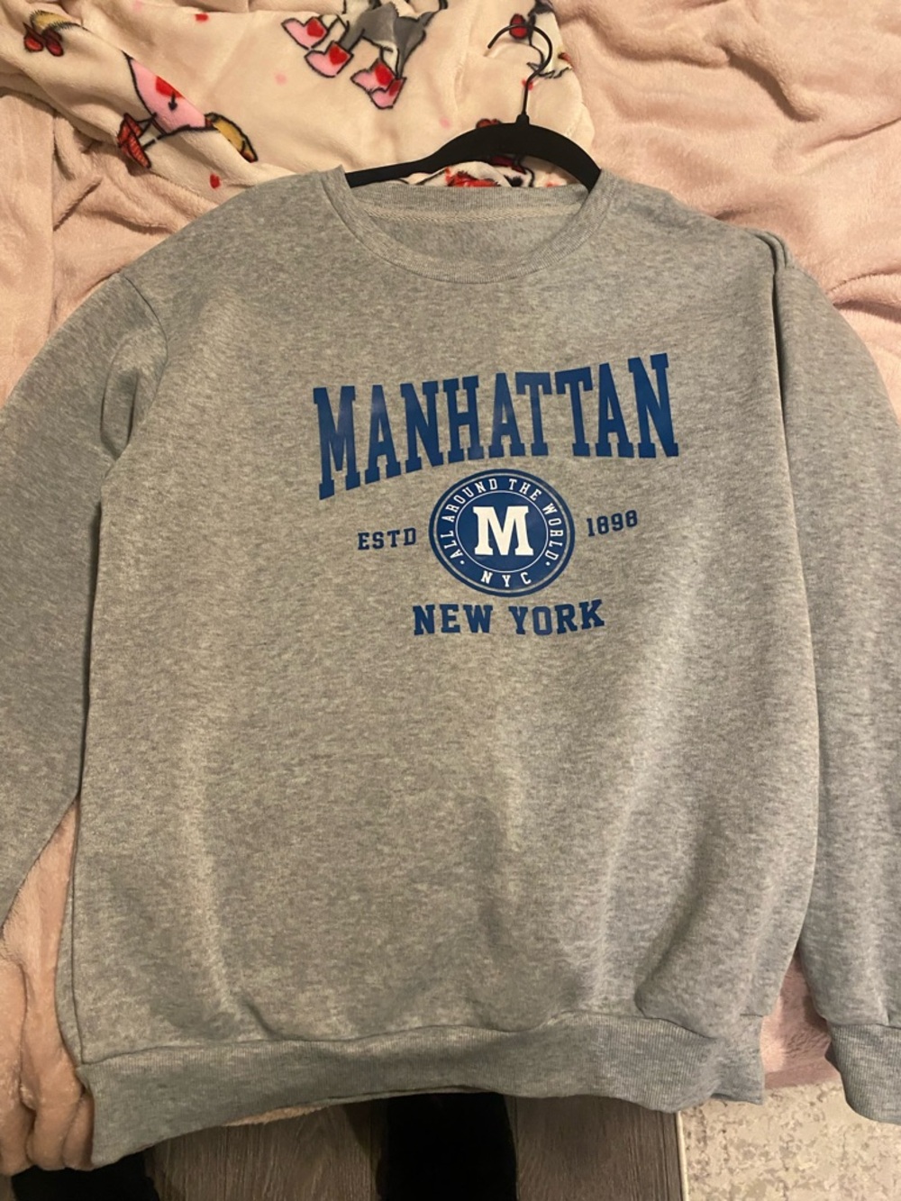 SHEIN Gray Crewneck Sweatshirt with Blue Manhattan Graphic